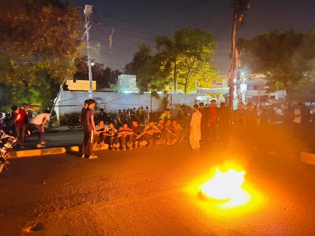 students burn tyres on abu al hasan isfahani road outside mubina town police station in karachi on september 30 2025 photo reporter