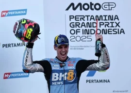 marquez crashes out as aldeguer wins indonesia motogp marquez crashes out as aldeguer wins indonesia motogp