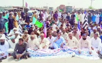 farmers protest petty price for paddy crop farmers protest petty price for paddy crop