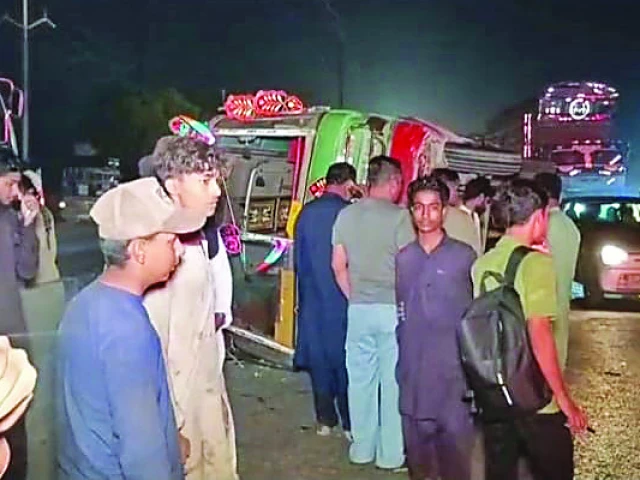 hub river road accident photo express