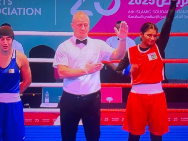 the moment pakistani boxer fatima zahra won her islamic solidarity games quarterfinal in riyadh saudi arabia on thursday november 6 photo courtesy pakistan boxing federation the moment pakistani boxer fatima zahra won her islamic solidarity games quarterfinal in riyadh saudi arabia on thursday november 6 photo courtesy pakistan boxing federation