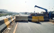 lyari expressway closures cripple traffic