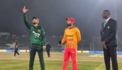 pakistan and zimbabwe captains during the toss at the opening match of tri nation t20i series in rawalpindi on tuesday photo courtesy zulfiqar baig pakistan and zimbabwe captains during the toss at the opening match of tri nation t20i series in rawalpindi on tuesday photo courtesy zulfiqar baig