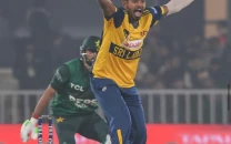 sri lanka edge pakistan by six runs in t20i tri series