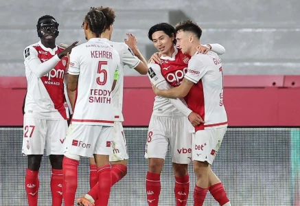 monaco s japanese forward takumi minamino scores his team s first goal in the ligue 1 match against paris saint germain photo afp
