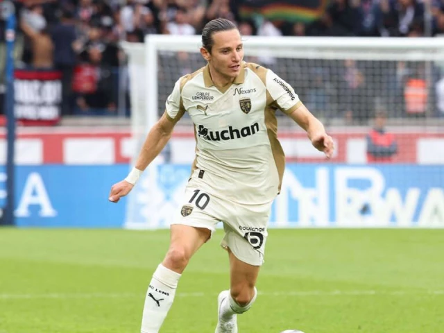 florian thauvin scored a brace to fire lens to the top of the french ligue 1 table with a 2 1 victory at angers on sunday photo afp