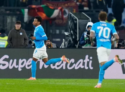 napoli beat rivals roma to join milan at serie a summit napoli beat rivals roma to join milan at serie a summit