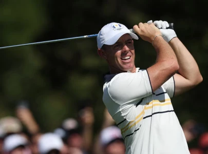 struggling mcilroy pulls in crowds as three share australian open lead struggling mcilroy pulls in crowds as three share australian open lead
