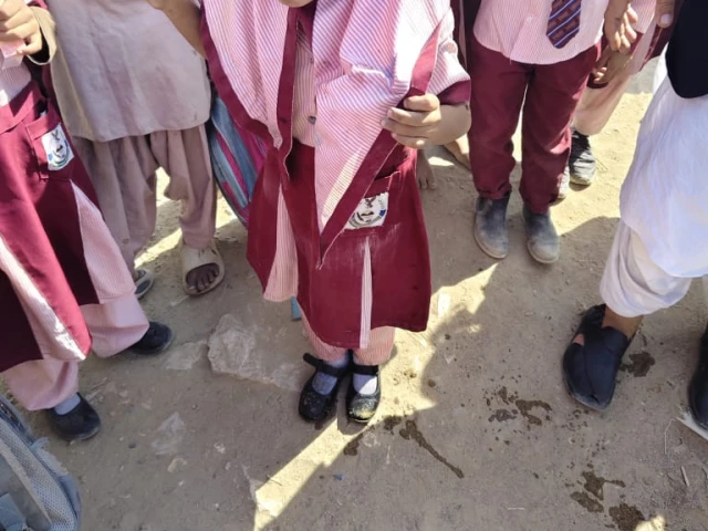 Another Karachi child falls into open manhole Another Karachi child falls into open manhole