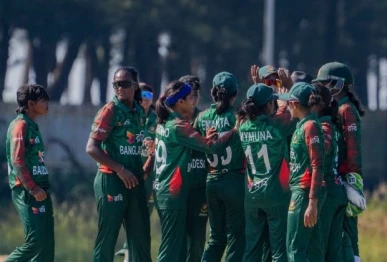 bangladesh women celebrate a wicket against pakistan photo pcb