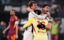 juve beat roma to close in on serie a leaders inter