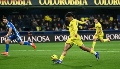 villarreal forward georges mikautadze prepares to score his side s third goal during their la liga match against deportivo alav s at the la cer mica stadium photo afp