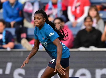 wave make splash signing of ludmila