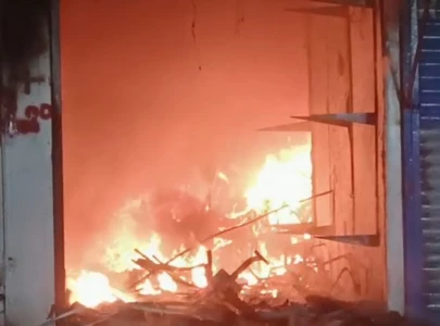 3 dead 16 injured from fire in shopping centre at karachi s ma jinnah road rescue officials