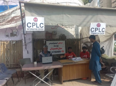 karachi gul plaza fire 6 dead 56 still missing as blaze remains uncontrolled