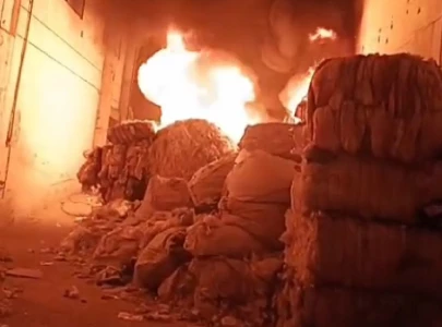 fire erupts at factory in karachi s landhi export processing zone