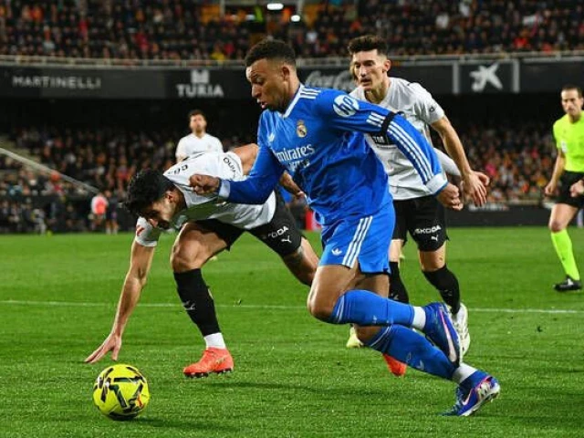 Real Madrid edge Valencia to stay on Barca's tail