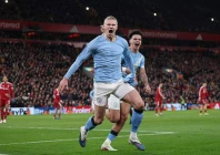erling haaland s stoppage time penalty seals a dramatic 2 1 win against liverpool photo afp