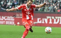kane brace helps bayern widen gap atop bundesliga