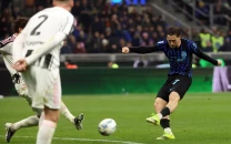 last gasp zielinski effort keeps inter at serie a summit