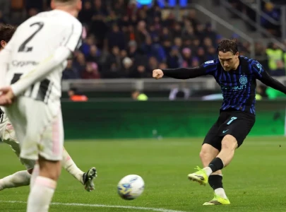 last gasp zielinski effort keeps inter at serie a summit