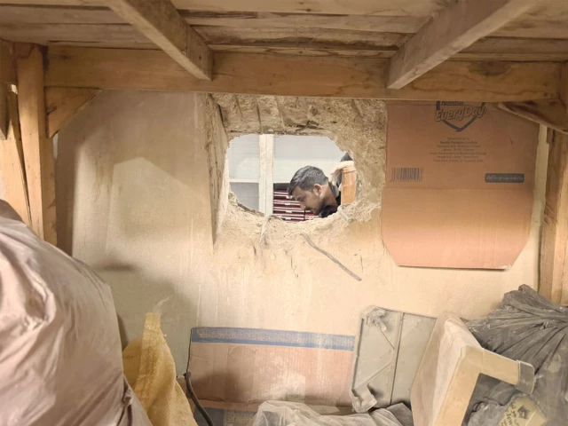 Masked burglars walk off with Rs300m gold