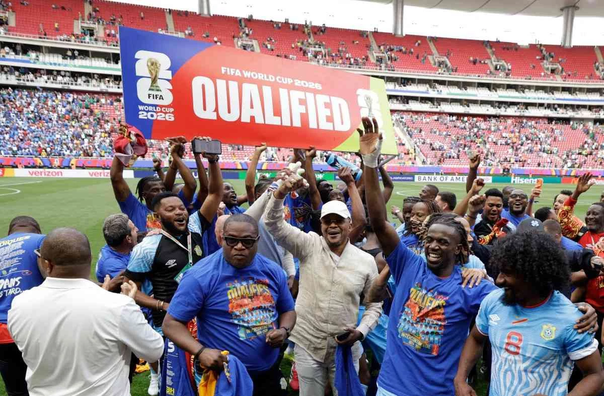 dr congo fans dance in the rain