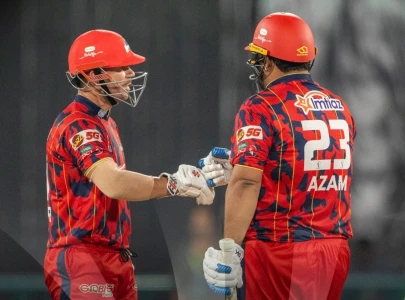 azam khan powers karachi kings to five wicket win in psl 11