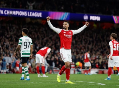 arsenal survive sporting stalemate