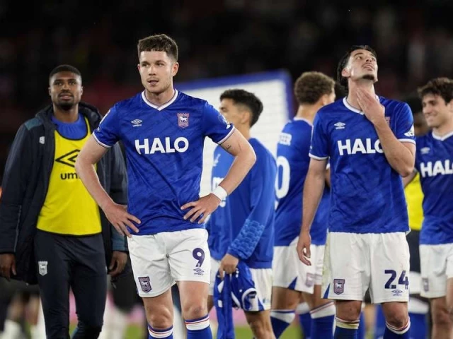 Ipswich left sweating on EPL promotion