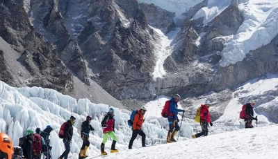 nepali climbers begin everest season