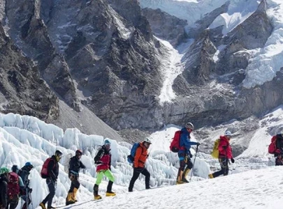 nepali climbers begin everest season