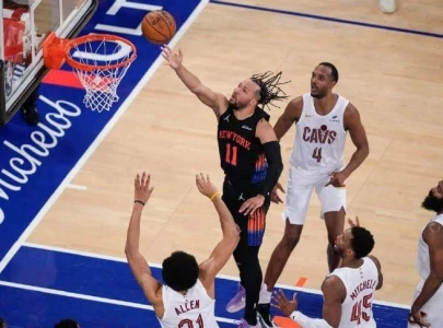 knicks past cavs for 2 0 nba east lead