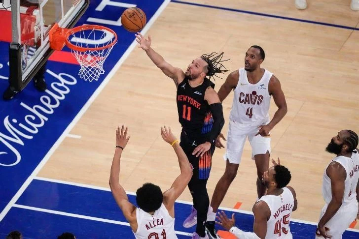 knicks past cavs for 2 0 nba east lead