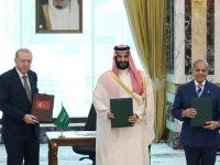 turkish president tayyip erdogan saudi crown prince mohammed bin salman and prime minister shehbaz sharif pose after signing a joint defence agreement in makkah saudi arabia on august 7 2026 photo reuters