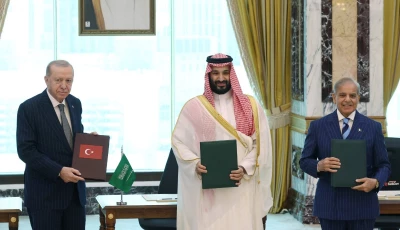 turkish president tayyip erdogan saudi crown prince mohammed bin salman and prime minister shehbaz sharif pose after signing a joint defence agreement in makkah saudi arabia on august 7 2026 photo reuters