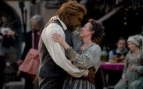 alexander skarsg rd and olivia colman made wicker intimate scenes more seductive than expected alexander skarsg rd and olivia colman made wicker intimate scenes more seductive than expected