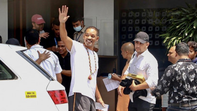 for spiritual reasons will smith flies to india after oscar slapgate