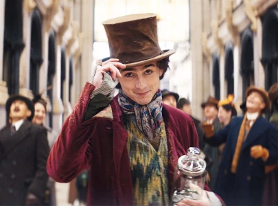 timothee chalamet debuts as wonka in prequel s first trailer timothee chalamet debuts as wonka in prequel s first trailer