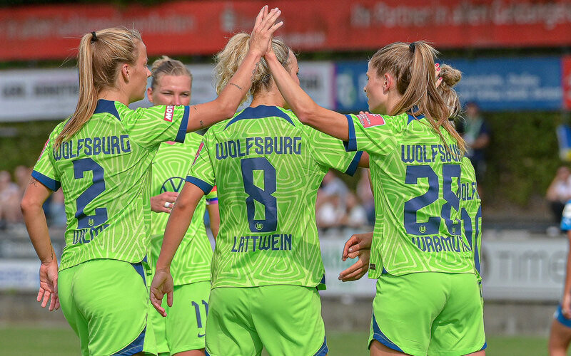 Wolfsburg sink PSG to set up WCL semi with Arsenal