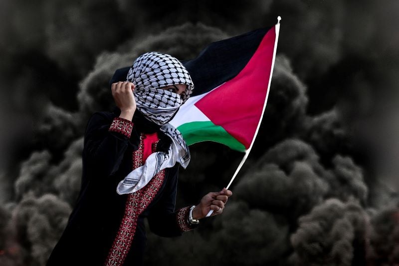 a woman with palestine flag in gaza photo pixabay website