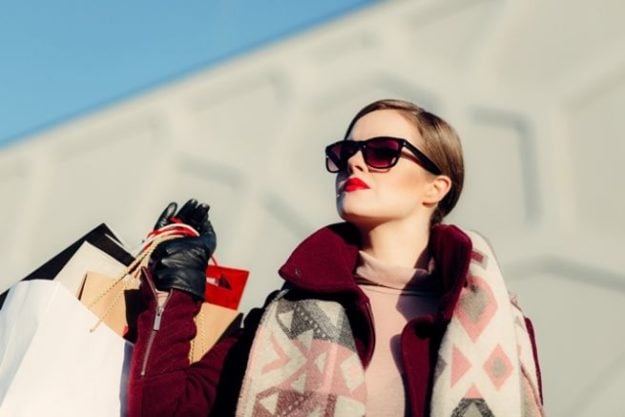 women_with_shopping_bags