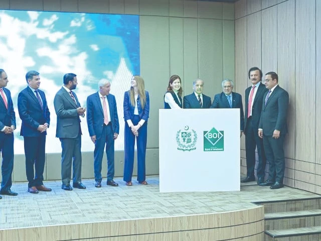 pm shehbaz sharif along with uk s minister of state for international development baroness jenny chapman and dpm fm ishaq dar perform the launching of the national regulatory reforms in islamabad photo inp pm shehbaz sharif along with uk s minister of state for international development baroness jenny chapman and dpm fm ishaq dar perform the launching of the national regulatory reforms in islamabad photo inp