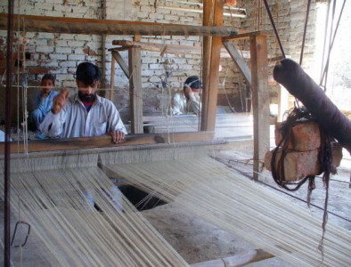 workers want to keep islampur s looms turning