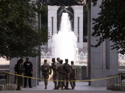 world war two memorial in washington vandalised with bubbles and graffiti