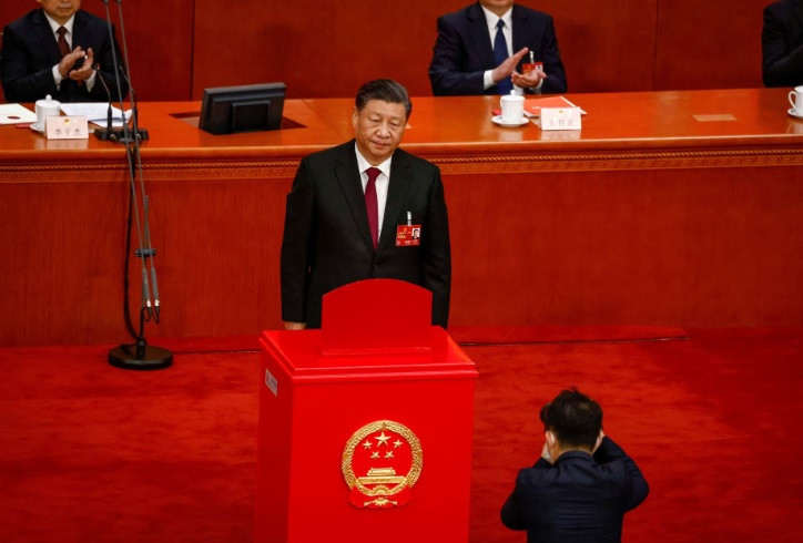 Photo of China's Xi secures precedent-breaking third term as president