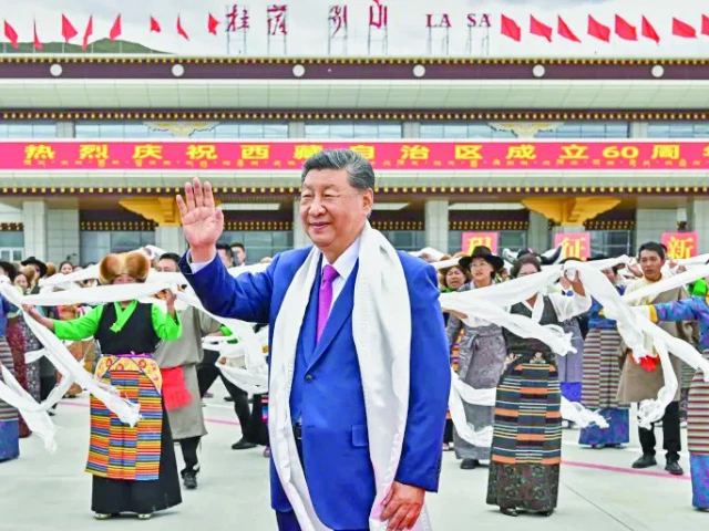 chinese president xi jinping waves as he arrives in lhasa in tibet autonomous region photo xinhua chinese president xi jinping waves as he arrives in lhasa in tibet autonomous region photo xinhua