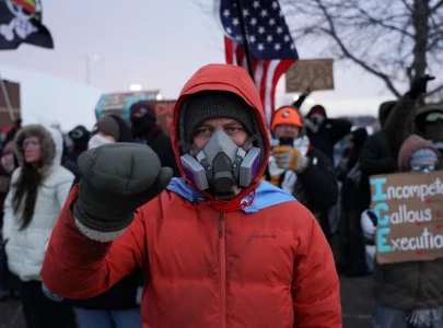 anti ice protesters drive out far right activists in minneapolis amid immigration tensions
