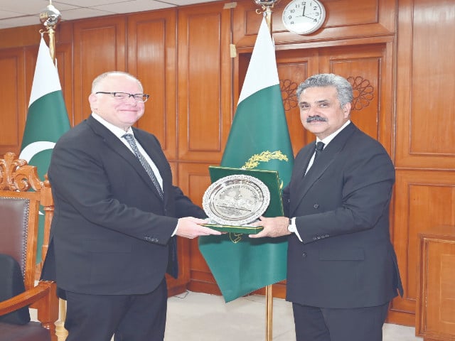 chief justice yahya afridi presents a souvenir to the imf delegation head joel turkewitz during a visit to the supreme court photo express