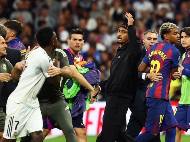 barcelona s lamine yamal and real madrid s vinicius junior clash after the match photo reuters barcelona s lamine yamal and real madrid s vinicius junior clash after the match photo reuters